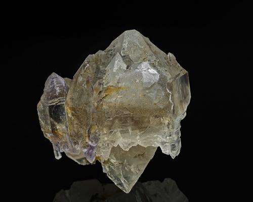 Quartz (variety smoky quartz), Quartz (variety amethyst)<br />Mina Rist, Hiddenite, Condado Alexander, North Carolina, USA<br />5.0 x 5.4 cm<br /> (Author: am mizunaka)