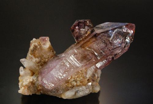 Quartz (variety amethyst)<br />Mina Chibuku, Valle Zambezi, Mashonalandia Occidental, Zimbabwe<br />8.4 x 6.0 x 5.3 cm<br /> (Author: Michael Shaw)