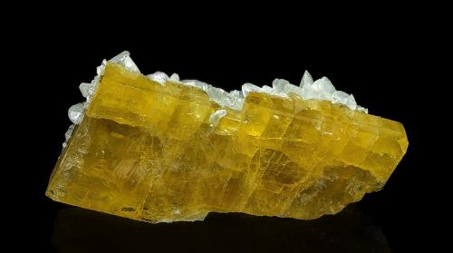 Baryte, Calcite<br />Mina Meikle, Distrito Bootstrap, Condado Elko, Nevada, USA<br />10.0 x 4.8 cm<br /> (Author: am mizunaka)