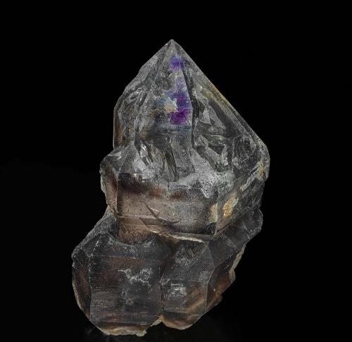 Quartz (variety smoky quartz)<br />Distrito Andilamela , Región Alaotra-Mangoro, Provincia Toamasina, Madagascar<br />7.8 x 4.8 cm<br /> (Author: am mizunaka)