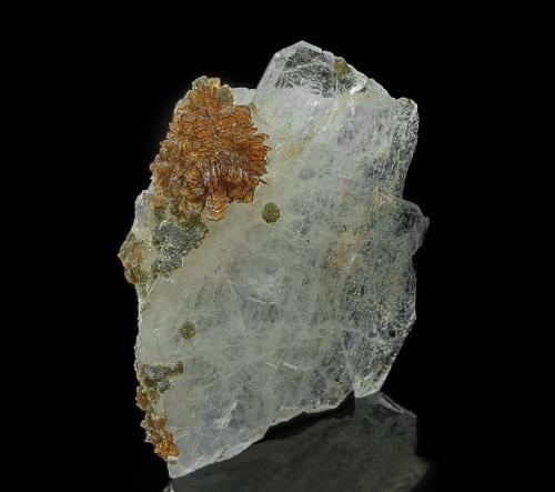 Eosphorite, Quartz, Zanazziite<br />Concesión Ilha, Taquaral, Itinga, Jequitinhonha, Minas Gerais, Brasil<br />6.9 x 5.1 x 1.6 cm<br /> (Author: am mizunaka)