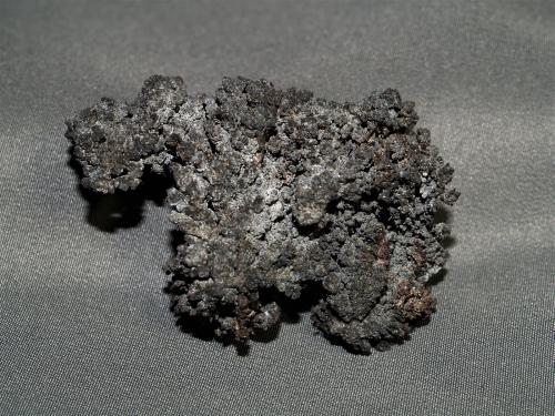 Clinosafflorite on Silver<br />Mina Rusty Lake, zona Gowanda, región Cobalt-Gowanda, termino municipal Leith, Distrito Timiskaming,  , Ontario, Canadá<br />5.5x3.5x1.2 cm''s<br /> (Author: Joseph DOliveira)