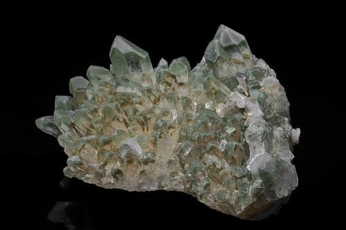 Quartz with Chlorite<br />Shingle Springs, Distrito Shingle Springs, Condado El Dorado, California, USA<br />9.6 x 9.3 cm<br /> (Author: am mizunaka)