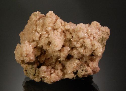 Chabazite-Ca (variety phacolite)<br />Colina Csódi, Dunabogdány, Distrito Szentendre, Condado Pest, Región Közép-Magyarország, Hungría<br />8.3 x 6.2 x 4.6 cm<br /> (Author: Michael Shaw)