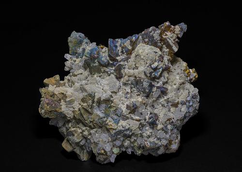 Chalcopyrite, Quartz<br />Mina Arakawa (Kyowa-Arakawa), Daisen, Prefectura Akita, Región Tohoku, Isla Honshu, Japón<br />11.8 x 12.5 cm<br /> (Author: am mizunaka)