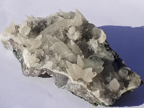 Calcite, Quartz, Celadonite<br />Iraí, Región Alto Uruguai, Rio Grande do Sul, Brasil<br />10 x 5 cm<br /> (Author: Volkmar Stingl)