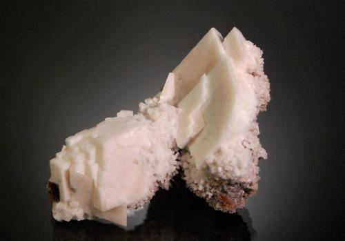 Calcite<br />Distrito Santa Eulalia, Municipio Aquiles Serdán, Chihuahua, México<br />7.1 x 4.7 x 4.3 cm<br /> (Author: Michael Shaw)