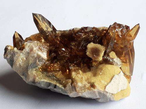 Baryte, Calcite<br />Elk Creek, Dalzell, Condado Meade, South Dakota, USA<br />7,5 x 5 cm<br /> (Author: Volkmar Stingl)