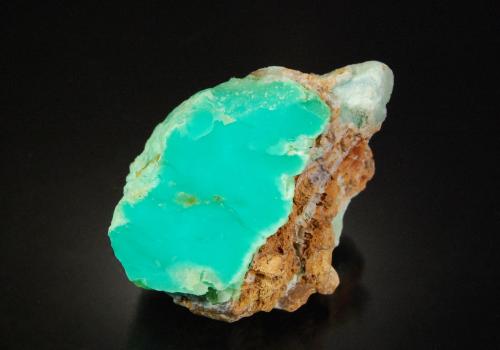 Chalcedony var. chrysoprase<br />Mina Szklary Chrysoprase, Szklary, Gmina Zabkowice Slaskie, Zabkowice Slaskie, Voivodato de Baja Silesia, Polonia<br />4.8 x 3.5 cm<br /> (Author: Michael Shaw)