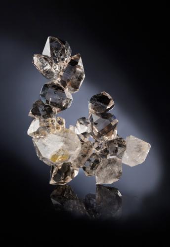 Cuarzo<br />Mina Herkimer Diamond, Middleville, Newport, Condado Herkimer, New York, USA<br />2 x 6 x 18 cm / cristal principal: 5.6 cm<br /> (Autor: Museo MIM)