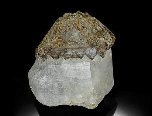 Quartz (variety smoky quartz)<br />Mina Smoky Mountain Crystal, Ashland, Condado Schuylkill, Pennsylvania, USA<br />8.3 x 7.7 cm<br /> (Author: am mizunaka)