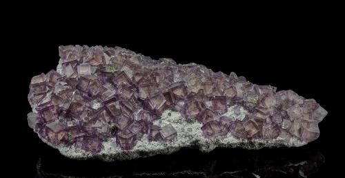 Fluorite<br />Mina Yaogangxian, Yizhang, Prefectura Chenzhou, Provincia Hunan, China<br />26.4 x 12.5 cm<br /> (Author: am mizunaka)