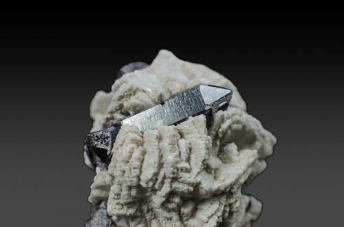 Albite (variety cleavelandite) with Quartz<br />Idaho, USA<br />73.8 x 58.5 x 41.2 mm<br /> (Author: k-m.minerals)