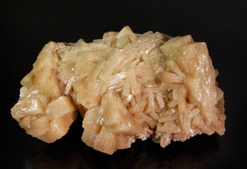 Baryte<br />Colina Kálvária, Csolnok, Komárom-Esztergom, Hungría<br />12.0 x 8.0 x 5.8 cm<br /> (Author: Michael Shaw)