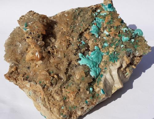 Malachite, Chrysocolla, Calcite<br />Falkenstein, Schwaz, Zona Brixlegg-Schwaz, Distrito Schwaz, Valle Inn, Tirol Norte, Tirol, Austria<br />16 x 15 cm<br /> (Author: Volkmar Stingl)