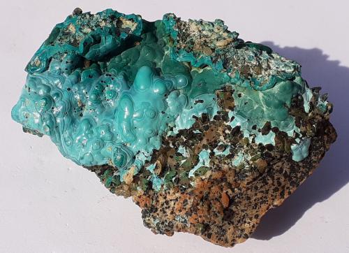 Malachite, Chrysocolla, Calcite<br />Falkenstein, Schwaz, Zona Brixlegg-Schwaz, Distrito Schwaz, Valle Inn, Tirol Norte, Tirol, Austria<br />7 x 5 cm<br /> (Author: Volkmar Stingl)