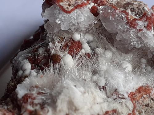 Dawsonite, Nordstrandite, Quartz<br />Terlano (Terlan), Provincia Bolzano, Trentino-Alto Adige (Trentino-Südtirol), Italia<br />3,5 x 3 cm<br /> (Author: Volkmar Stingl)