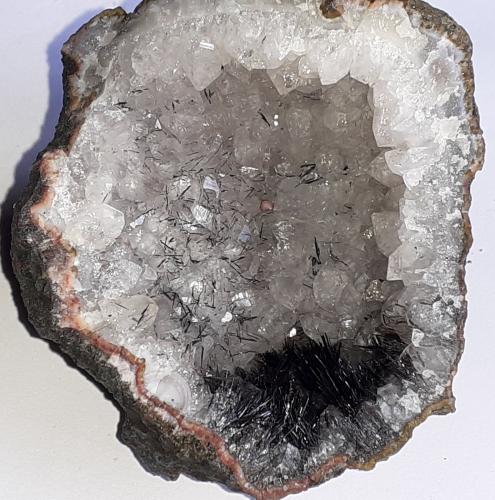 Quartz, Goethite<br />Asni, Provincia Al Haouz, Región Marrakech-Safi, Marruecos<br />6,5 x 6 cm<br /> (Author: Volkmar Stingl)