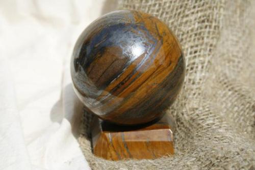 Handmade sphere, 60mm
Hematited and Limonited Quartzite (Author: farmukanx)