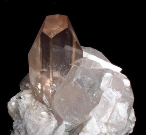 Topaz, quartz, feldspar
Dassu, Shigar Valley, Skardu District, Gilgit-Baltistan, Pakistan
70 mm x 65 mm (Author: Carles Millan)