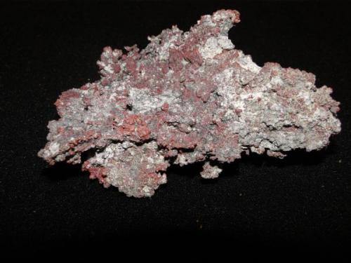 Cobre nativo, 4,5 x 2,5 x 0,5 cm. Mina Manto Negro, Tercera Región, Provincia de Copiapó,  Región de Atacama, Chile. (Autor: rodrigo manriquez)