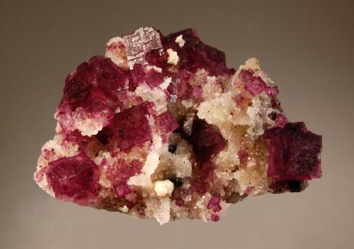 Fluorite, quartz - W.L. Davis Deardorff Complex. 5.7 x 7.2 cm. (Author: crosstimber)