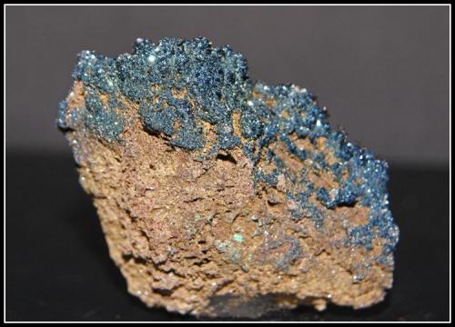 HEMATITES con irisaciones azules - Nickenich - Eifel - Alemania - 4.5cm x 6cm (Autor: Mijeño)