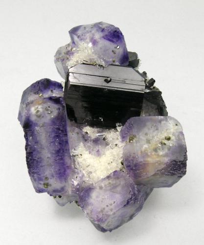 Ferberita con Fluorita, Cuarzo y Pirita
Mina Yaogangxian, Yizhang, Chenzhou, Hunan, China
Encontrada en 2002
Tamaño de la pieza: 4.8 × 3.6 × 2.8 cm.
El cristal más grande mide: 1.7 × 1.4 cm.
Ex colección Silvane
Foto: Minerales de Referencia (Autor: Jordi Fabre)