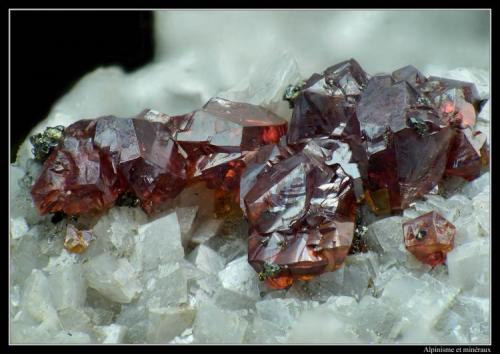 Sphalerite
Loiras, Hérault, France
fov 5 mm (Author: ploum)