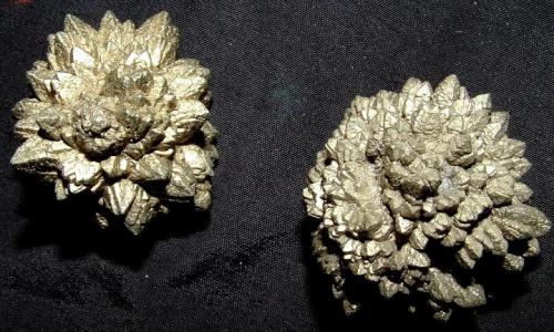 Marcasite
Belle Fourche Reservoir, South Dakota, USA
2.5 cm in diameter
Two additional spike balls of marcasite from Belle Fourche (Author: Joseph D'Oliveira)