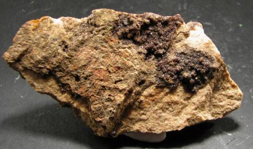 Jarosita
Mina La Muta, La Corraliza, Vall de Uxó, Castellón, Comunidad Valenciana, España
70 x 36 x 14 mm.
Cristales de 0,5 mm. (Autor: José Luis Zamora)