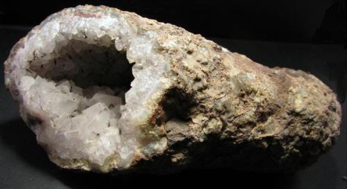 Cuarzo con Goethita 
Tizirine, Tizi n’Tichka, Ouarzazate, Marruecos
112 x 56 x 47 mm.
En geoda de cuarzo (Autor: José Luis Zamora)