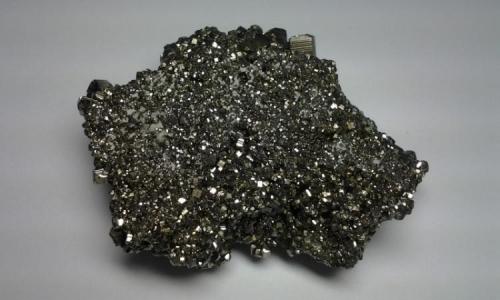 Another view of the Pyrite.
Racracancha Mine, Tinyahuarco District, Cerro de Pasco Province, Department of Pasco, Perú.
83 mm x 63 mm x 26 mm (Author: Gianfranco Rodríguez T.)