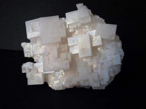 Halita<br />Salinas de Imón, Imón, Sigüenza, Comarca Serranía de Guadalajara, Guadalajara, Castilla-La Mancha, España<br />6 x 5 cm.<br /> (Autor: javier ruiz martin)