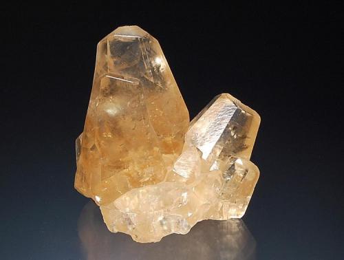 Calcite
Put in Bay Island, Erie County, Ohio, USA
4.0 x 4.7 cm.
This honey-colored calcite was one of the first specimens in my collection. It was given to me as a prize at a museum meeting of students interested in the the natural sciences. (Author: crosstimber)