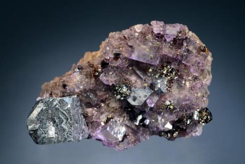 Galena
Annabel Lee Mine, Harris Creek Sub-District, Hardin Co., Illinois
5.5 x 8.0 cm
Galena with fluorite and sphalerite. (Author: crosstimber)