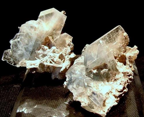 Barite
Shirley Basin, near Casper, Wyoming
5 x 5 x 3.5 & 5 x 4 x 3 cm
Pair of barite blades self collected in the Shirley Basin area in central Wyoming. The barite blades can be found in small pockets along high cliffs of consolidated volcanic ash. I spent many weekends searching for these and only found one pocket in miles of cliff faces that were searched. (Author: Joseph D'Oliveira)