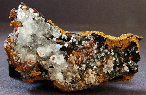 Hemimorphite w Calcite.
Precaucion Mine, Cabezo de san Gines, El Estrecho de San Gines, Sierra Minera de Cartagena-La Union, Cartagena, Murcia, Spain.
55 x 25 mm
ex Juan Hernandez (Author: nurbo)