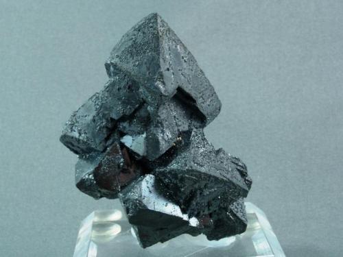 Hematite after Magnetite
Altiplano Payun Matru, Mendoza, Argentina
5 x 4 x 3 cm (Author: Joseph D'Oliveira)