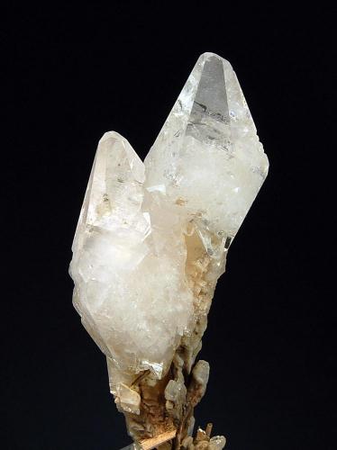 Calcite
Verchniy Mine, Dal’negorsk, Primorskiy Kray, Russia
3.5 x 10.0 cm.
Scalenohedral calcite crystals to 4.0 cm. perched on a column of arborescent tan calcite and quartz. (Author: crosstimber)