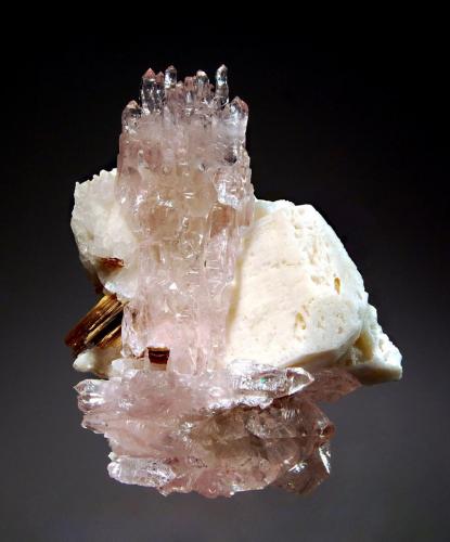 Quartz var. rose quartz
Alto da Pittora, Laranjeiras, Galiléa , Minas Gerais, Brazil
6.0 x 6.8 cm.
Gemmy pink crystals set upon a matrix of blocky white orthoclase crystals with muscovite. (Author: crosstimber)