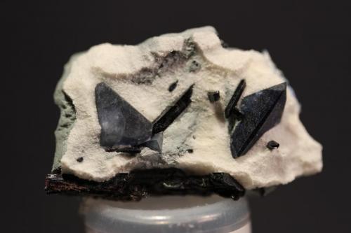 Benitoite, Neptunite
Benitoite Gem Mine, San Benito, California, USA
3.9 x 2.4 cm (Author: Don Lum)