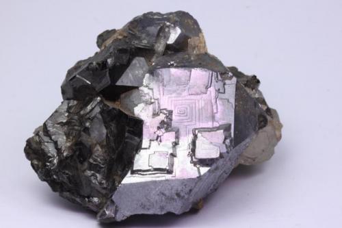 Galena, Esfalerita
Trepča, Kosovska Mitrovica, Kosovo
5 x 4 cm aprox.
Cristales cubo-octaédricos mostrando escalones de crecimiento helicoidal. (Autor: Iván Blanco (PDM))