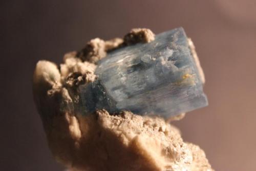 Aquamarine, Beryllonite, Muscovite
Yuan Yang, China
5.5 x 4.3 cm (Author: Don Lum)