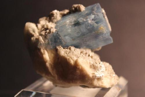 Aquamarine, Beryllonite, Muscovite
Yuan Yang, China
5.5 x 4.3 cm (Author: Don Lum)