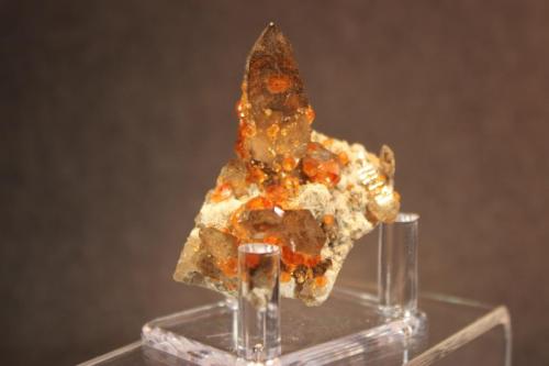 Spessartine, Quartz (var Smoky Quartz)
Tongbei, Yunxiao, Fujian Province, China
5.5 x 5.2 cm
ex-Carles Vila
Spessartine garnet on and included in Smoky Quartz (Author: Don Lum)