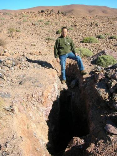 Filón superficial de hematites en la zona de Bou Offroh (Autor: Gonzalo Garcia)