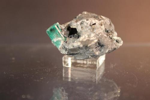 Beryl (var Emerald)
La Pita Mine, Colombia
4.2 x 3.6 cm (Author: Don Lum)