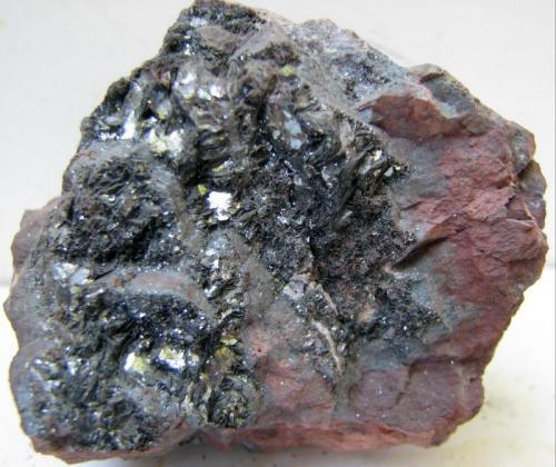 Hematites
Mansilla de la Sierra, La Rioja, España.
60 x 55 x 47 mm.
Oligisto (hematites) micáceo (Autor: José Luis Zamora)