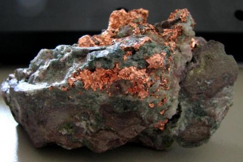 Cobre
Mina Caledonia, Ontonagon Co., Michigan, EEUU
79 x 42 x 45 mm. (Autor: José Luis Zamora)